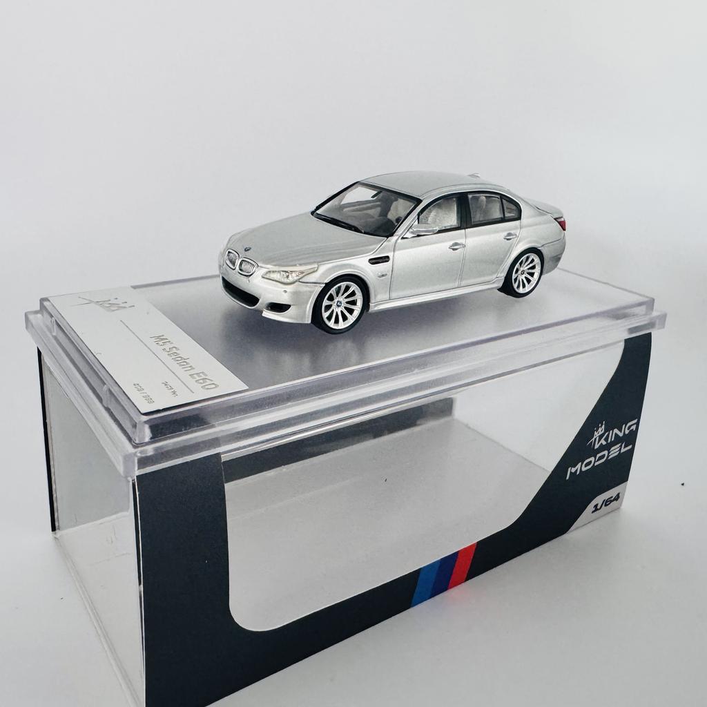 King Model 1:64 M5 E60 E61 Saloon Touring Alloy Car Model