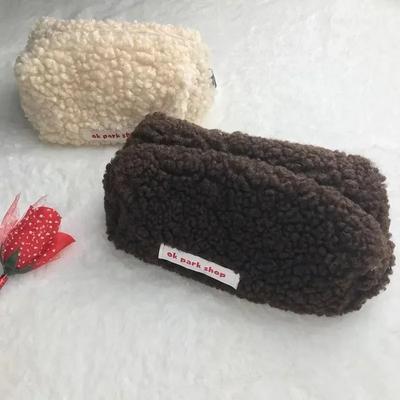 Trousse de toilette en peluche Femme Fille Grande Capacité Mignon Papeterie Voyage Organisateur de Maquillage Femmes Pochette de Rangement pour Articles de Toilette