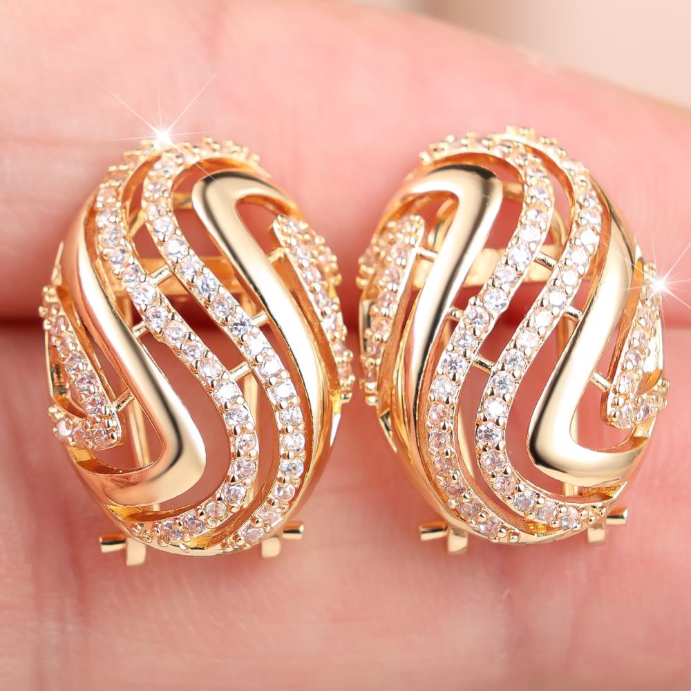 Luxury Gold Color Twisted Wave Shape White Zircon Paved Hollow Huggie Hoop Earrings for Women Gift