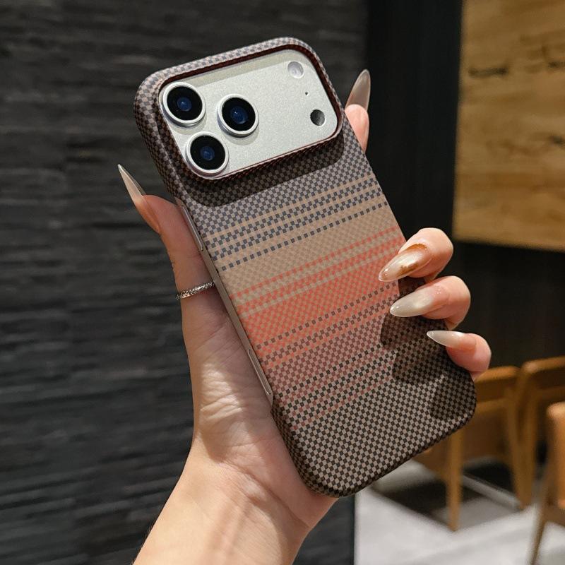 

Ультратонкий чехол Kevlar для iPhone 17 с текстурой углеродного волокна, магнитной зарядкой и ударопрочной защитой для iPhone 16 iPhone 17pro max