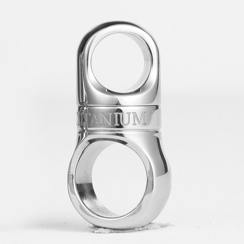Handmade Titanium Stainless Steel Keychain with 360° Rotating Universal Joint and Buckle