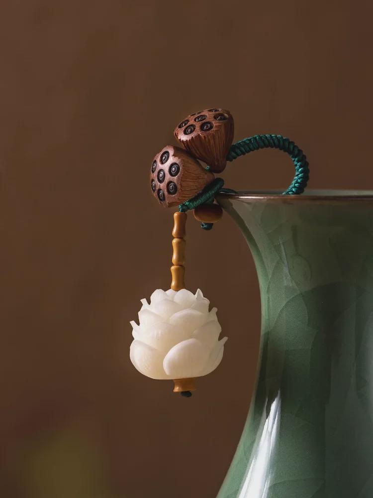 Porte-clés Pendentif Bodhi Lotus Bois de Pêcher - Accessoire Mignon et Créatif pour Hommes et Femmes