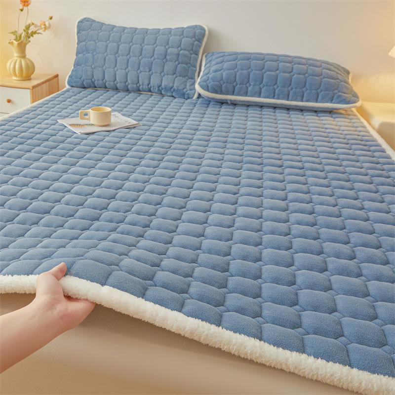 Milk Velvet Mattress Topper Warm Quilted Bed Sheet for Winter Warm Thin Tatami Mat Pad Mattress Protector Cover for Double Beds