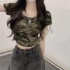 Trendiges Camouflage Crop Top - Figurbetonendes und vielseitiges Sommer-T-Shirt für zierliche Studentinnen