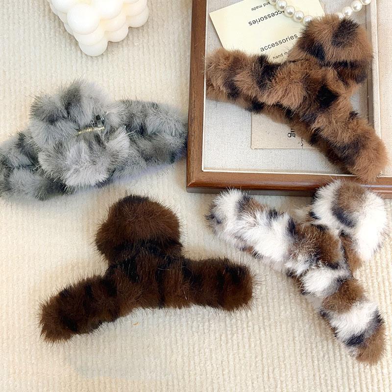 

Fashion Soft Leopard Hair Claws Elegant Korean Plush Geometric Large Hair Clip Crab Hairgrips For Women Hair Accessories Headwear бездна