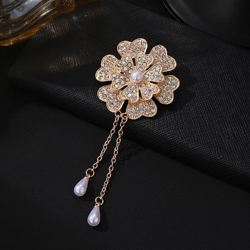 Elegant Alloy Butterfly Brooch with Rhinestone Flowers and Tassel for Women's Balls