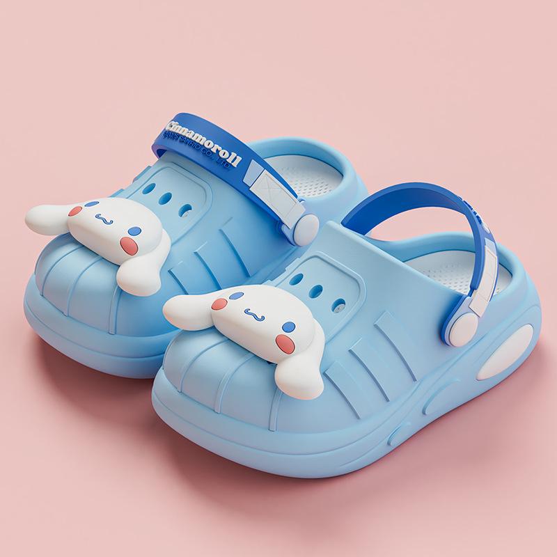 Sanrio Girls  Closed-Toe Summer Sandals, Non-Slip Crocs-Style, Two-Tone, Parent-Child Outdoor Shoes. 150mm