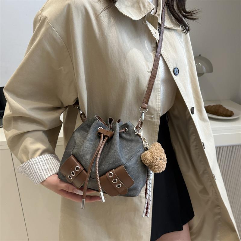 Autumn and Winter Popular New Fashion Personalized Spice Girl Wind Bucket Bag Women's High Sense Niche Commuter Messenger Bag