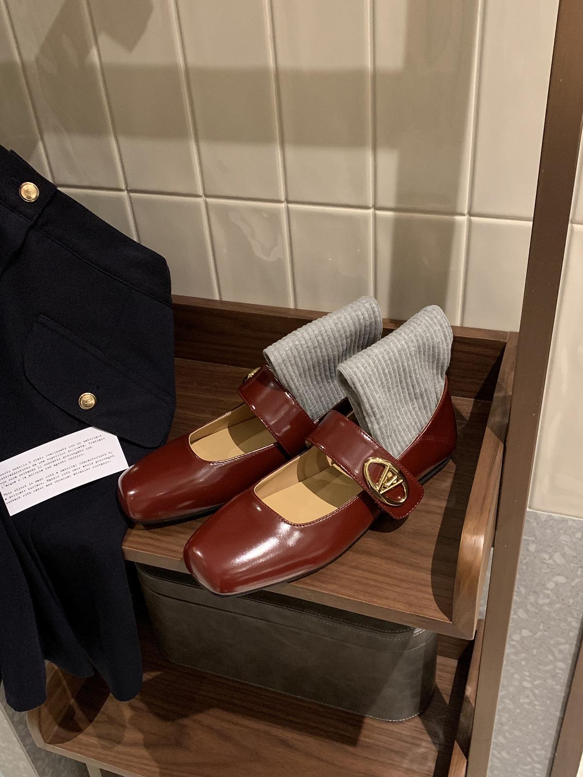 

Studiolee French retro square head word with Velcro Mary Jane shallow mouth flat shoes women 40 красный