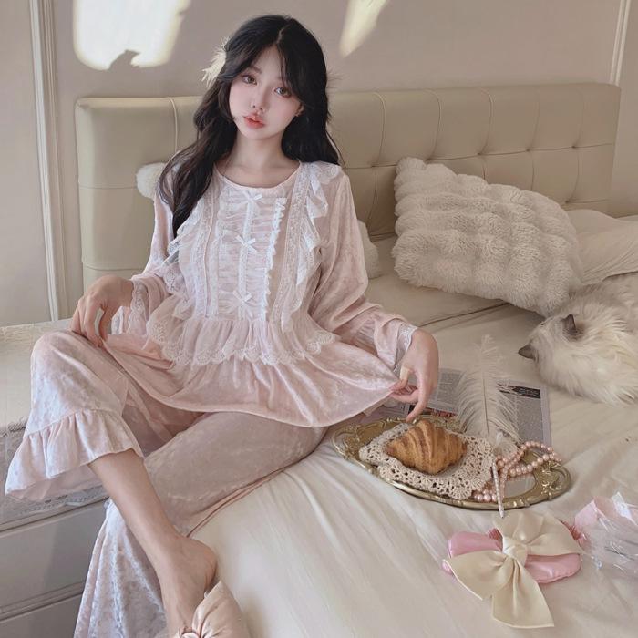 Golden Velvet Lace Trim Pajama Set for Women - Long-Sleeved & Pants, Autumn/Winter Court Style, Luxuriously Comfortable Homewear.