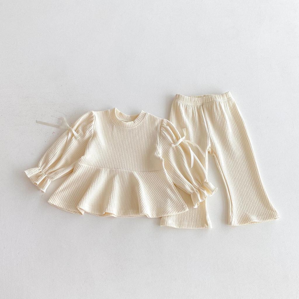 Herbstanzug für Kleinkind-Mädchen im koreanischen Stil mit Schleife - Baby-Rüschenoberteil & Schlaghosen-Set (Ankunft 2025)