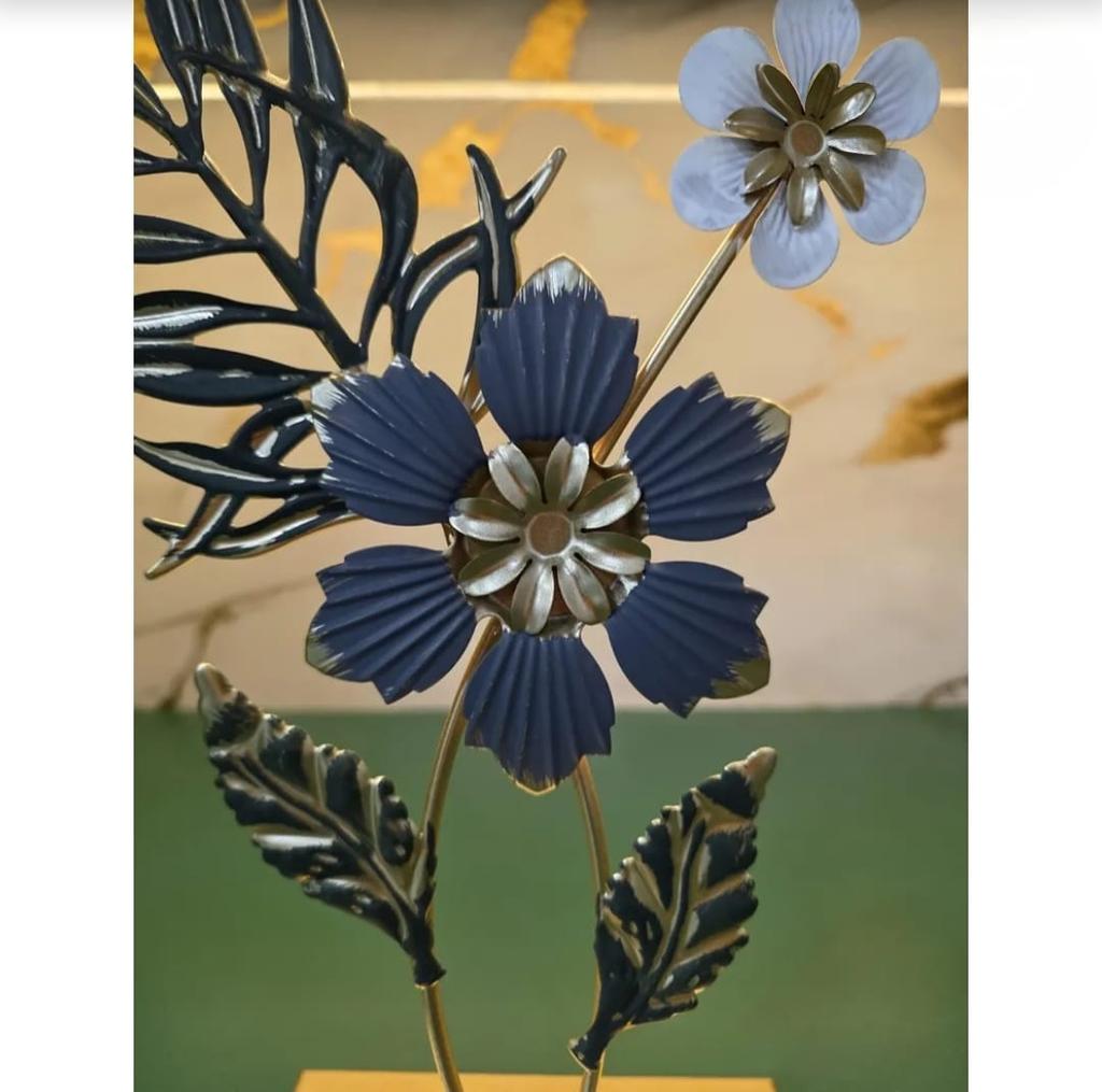 Metal Floral Table Decor Gold & Grey Flower Sculpture Modern Flower Centerpiece Elegant Home Decor Accent Desk Shelf, Living Room Decoration