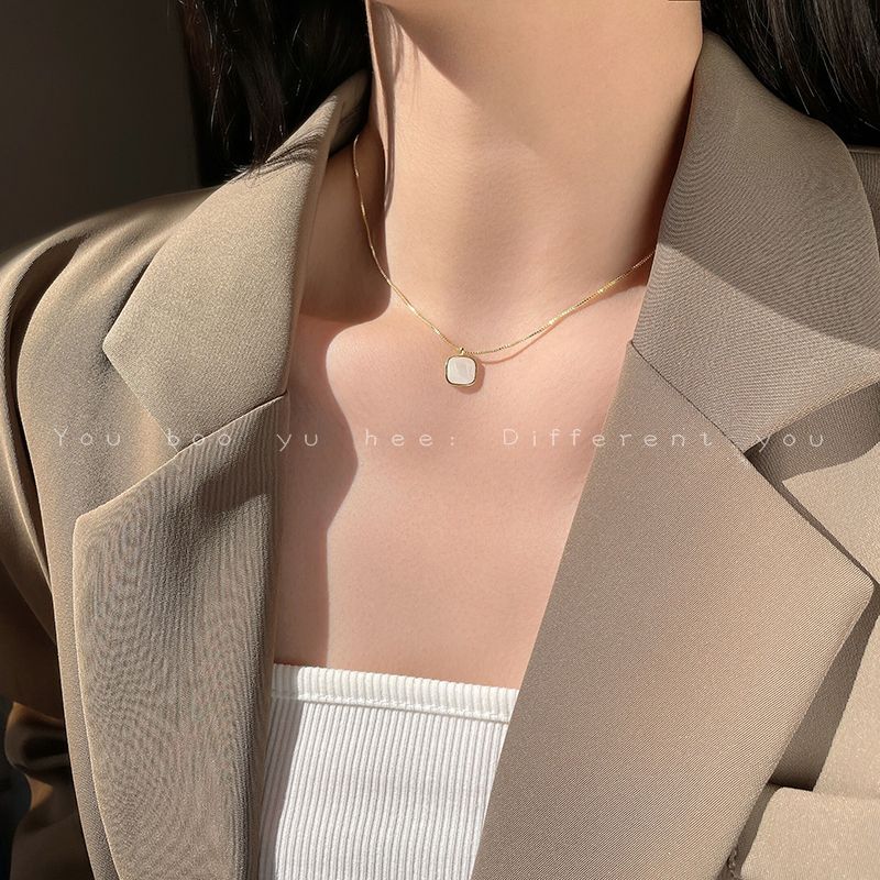 Niche Style Gold Women's Accessible Luxury Clavicle Chain Elegant Shell