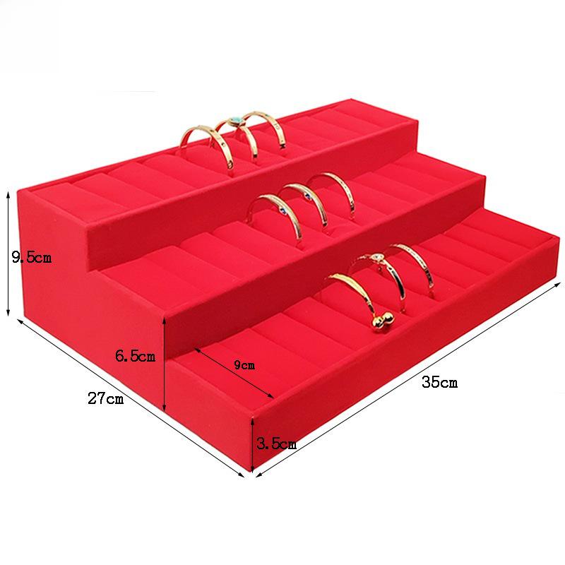 Suport de Expunere Bijuterii din Catifea pentru Inele & Brățări - Formă Trapezoidală cu Accente Aurii și Argintii