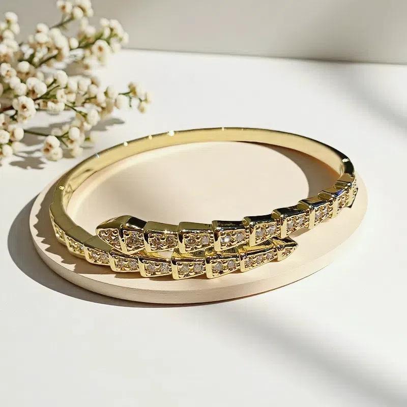 Nuevo Pulsera de Media Serpiente 2026 Nuevo Pulsera de Oro con Circonita Europea y Americana para Mujer