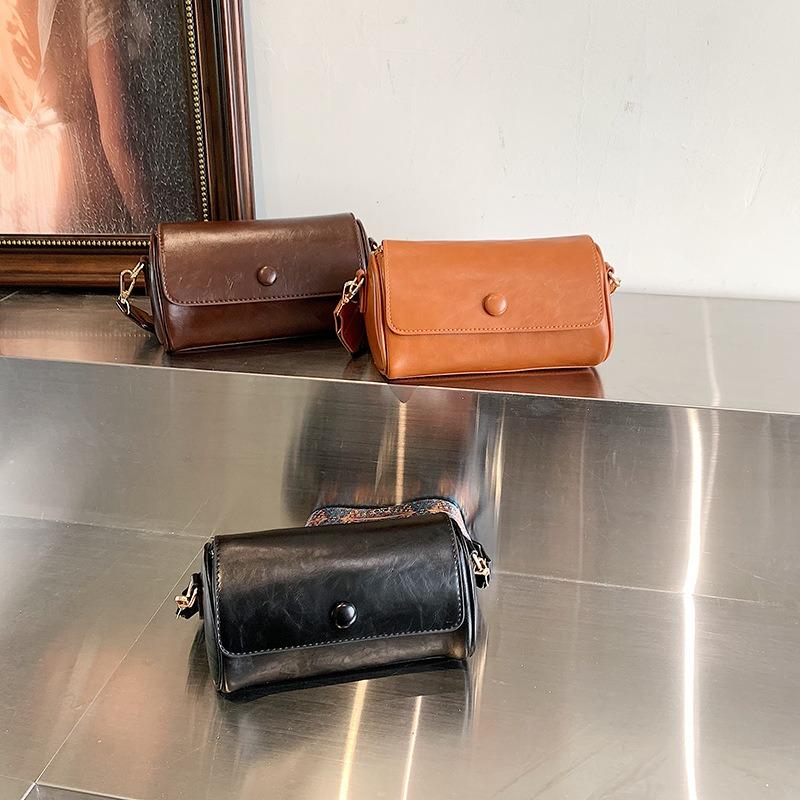 Retro Small Bag Women's Bag Niche Design New Trendy Spring Fashion Versatile Broadband Shoulder Messenger Bag