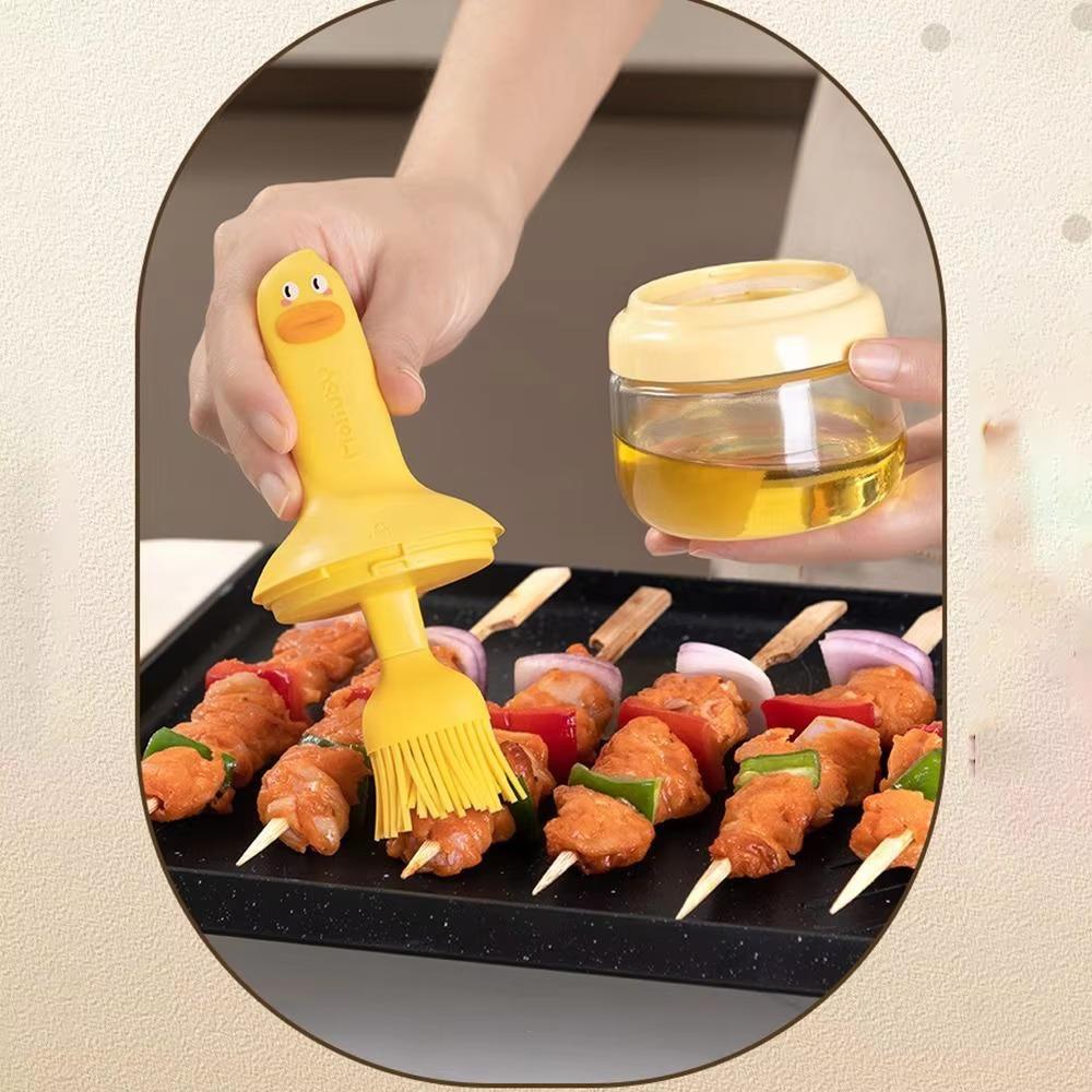 All-in-One Kitchen Oil Brush High-value Silicone Oil Bottle No Odor Cartoon Oil Brush  Barbecue