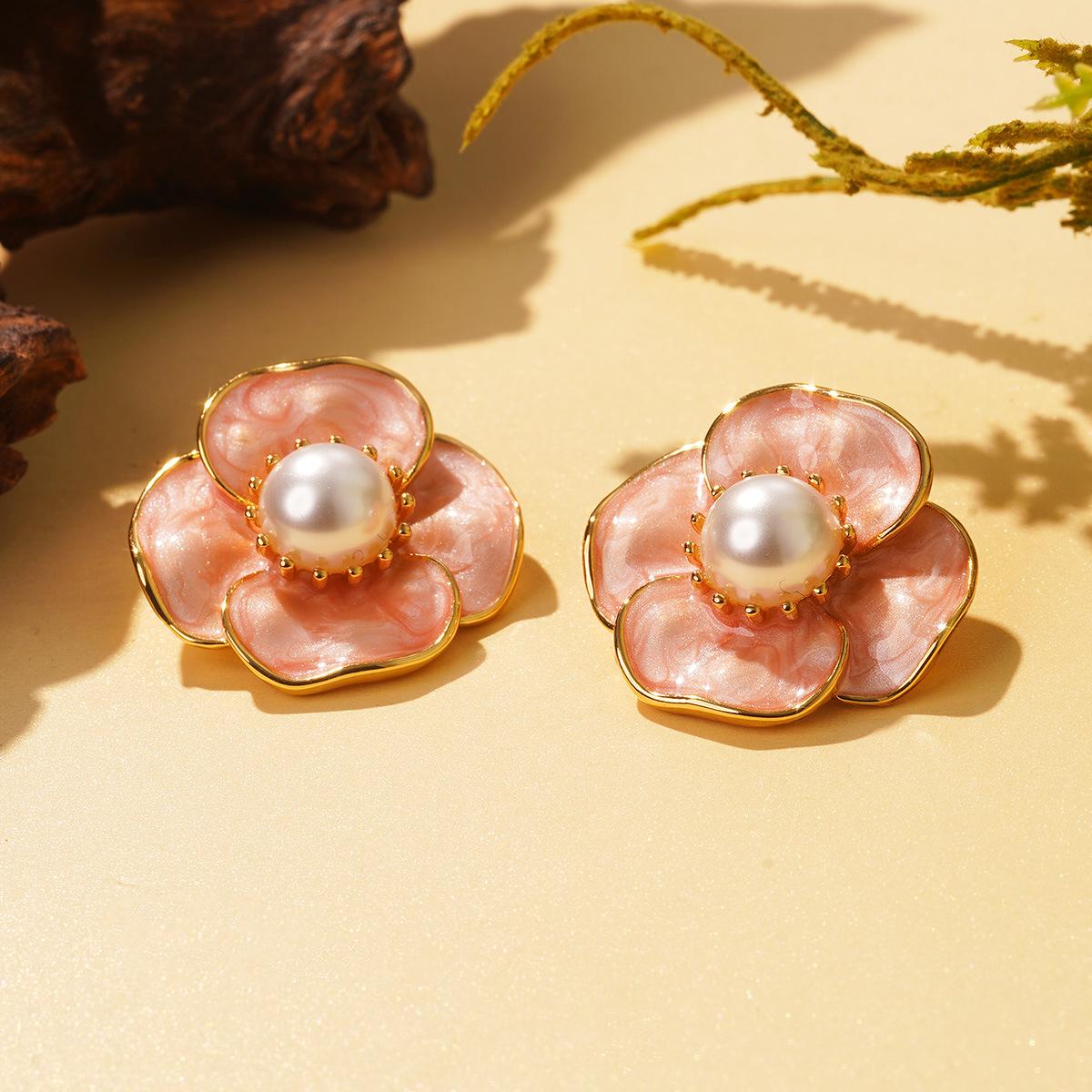Светлый цвет капающее масло цветок летние серьги жемчуг 2026 новый нишевый простой дизайн ушные украшения
