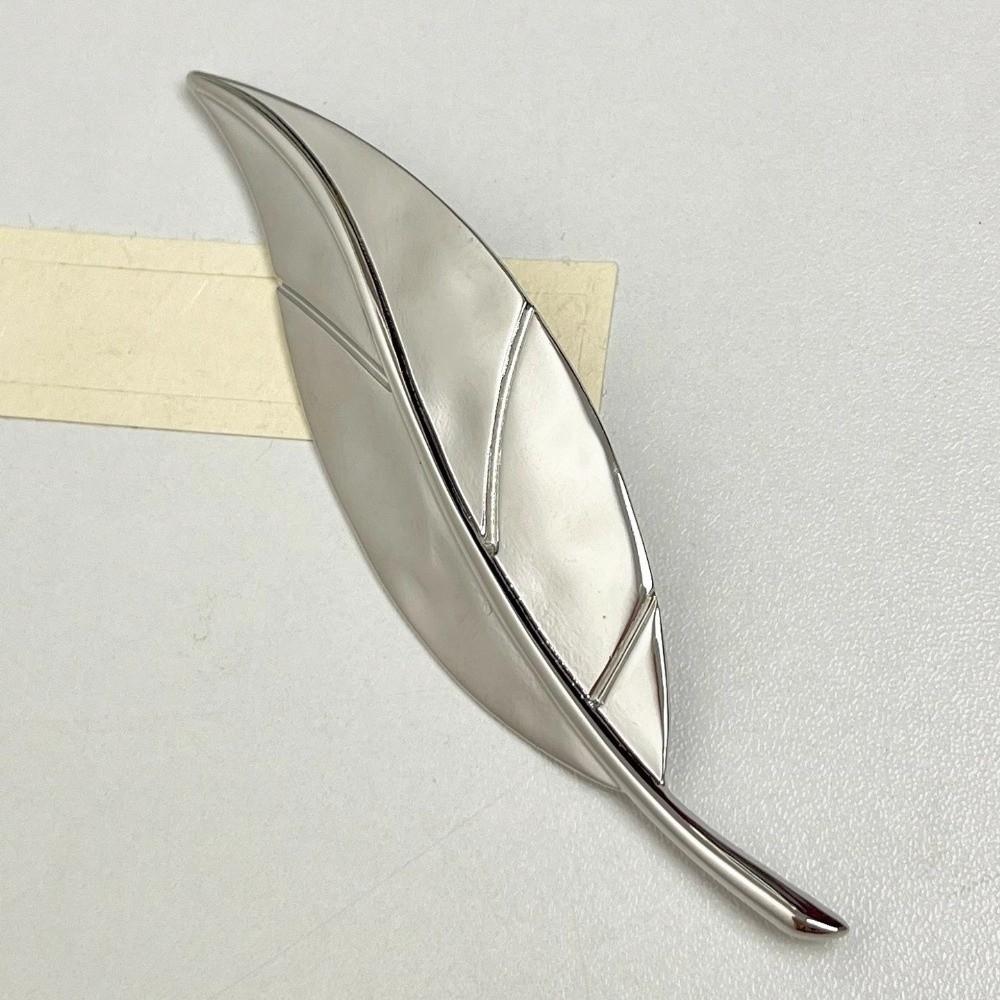Vintage Long Leaf Pin French Style Metal Glossy Brooch Exquisite Maple Leaf Brooch  Banquet