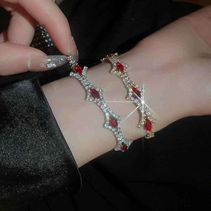 Elegant Zircon Bracelet for Women - Luxurious, Exquisite, Crystal Design Bangle with a Sophisticated Touch.