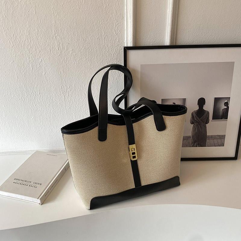 Fashionable Gender-neutral Shoulder Bag In Trendy Colorblock Design For Summer чёрный