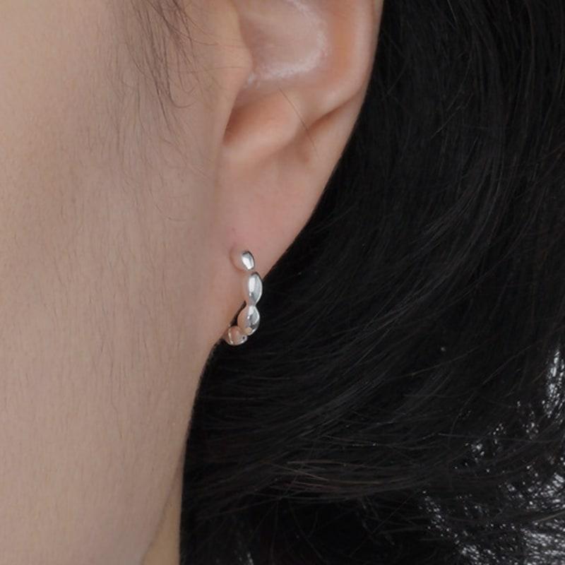 

POSTLUDE [SILVER] S OVAL BALL HOOP EARRINGS single type
