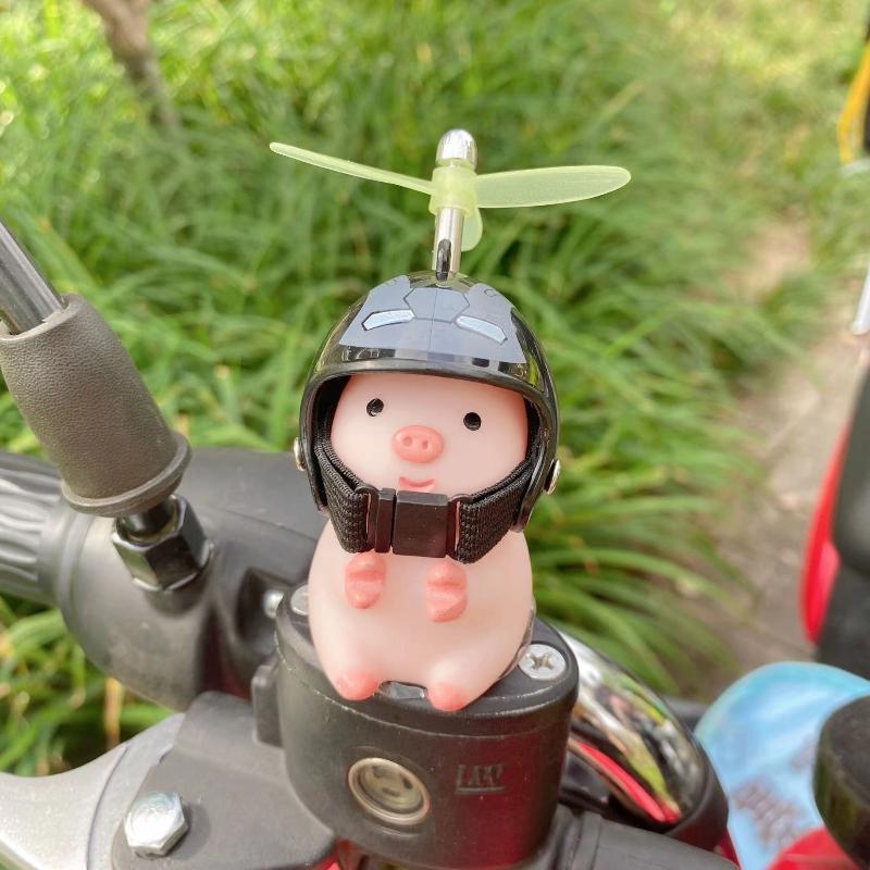 Wind Broken Car Cute Little Pink Pig With Helmet Propeller Wind-Breaking Duck Road Bike Motor Helmet Riding Cycling Car Decor