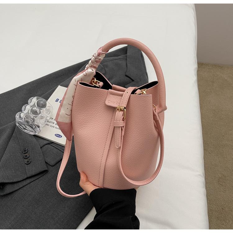 

Spring fashion handbag 2025 new French small fresh shoulder messenger bag foreign style explosion bucket bag women s bag