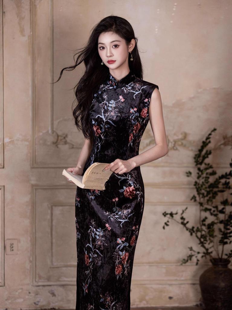 Autumn Retro Sleeveless Cheongsam Velvet Long Dress