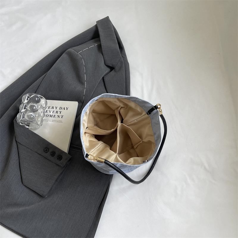 Мягкая кожаная сумка через плечо — фото 8