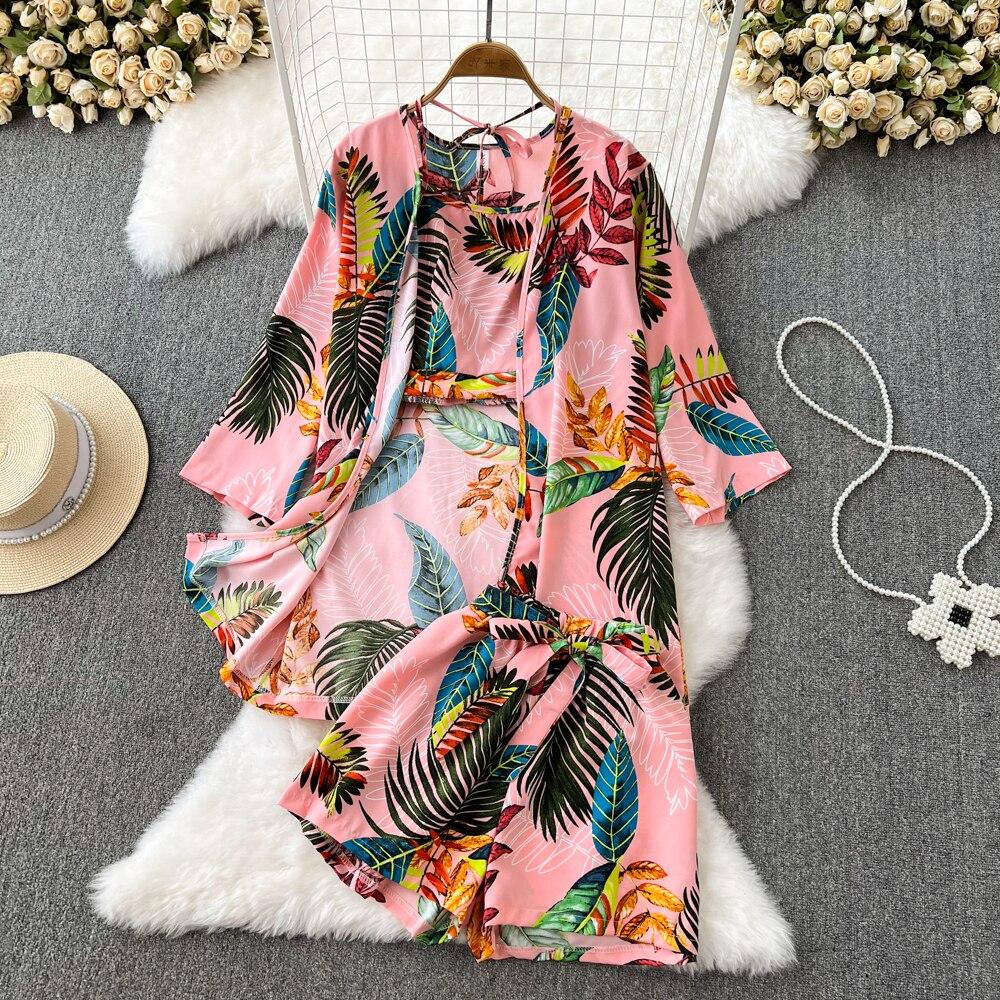 

3 шт. [Camis + Наряд Рубашка + Шорты] Женщины Летний пляж Уличная одежда Мода Короткие комплекты Подходящий комплект Блузка с принтом Бохо Шифон
