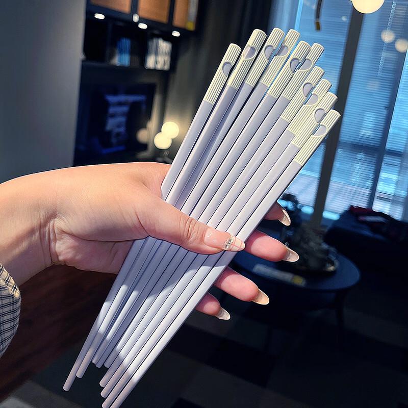

Ru Han Cute Heart Alloy Chopsticks
