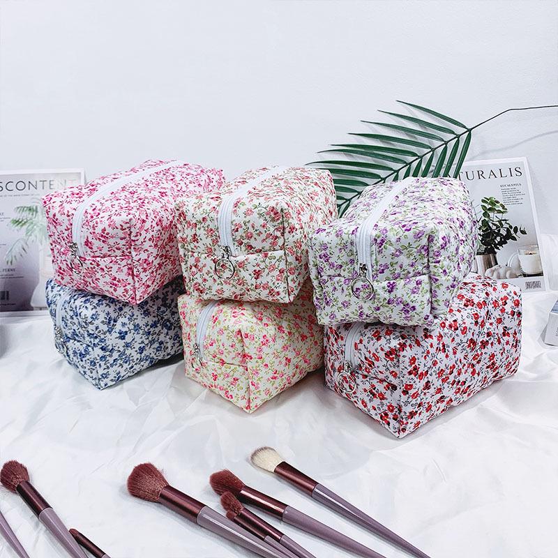 Quilted Floral Makeup Bag: Large-Capacity, Portable Cotton Handbag for Toiletries