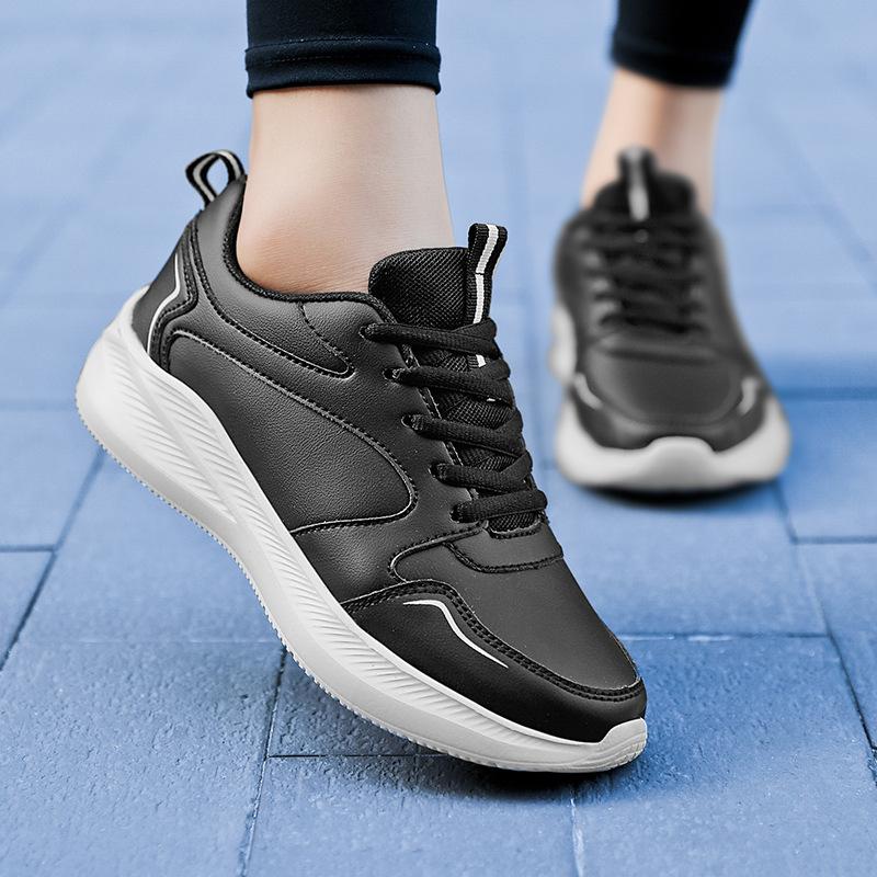 Black sneakers women's spring 2025 new lightweight non-slip soft sole leather surface women's shoes leisure travel running shoes