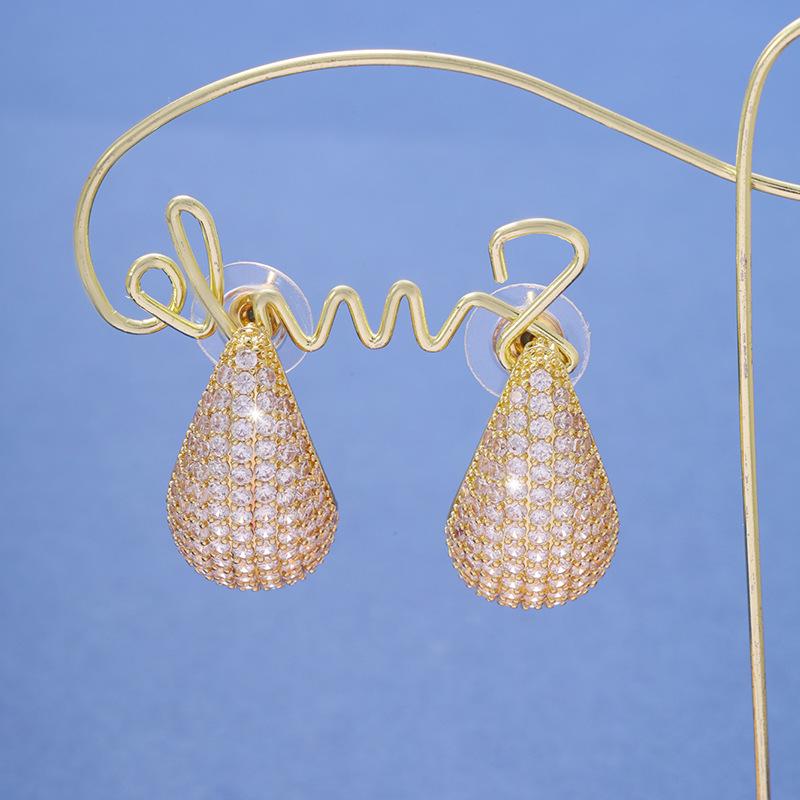Elegant Teardrop Micro-Pave Diamond Stud Earrings for Women - Luxurious and Sparkling Accessories