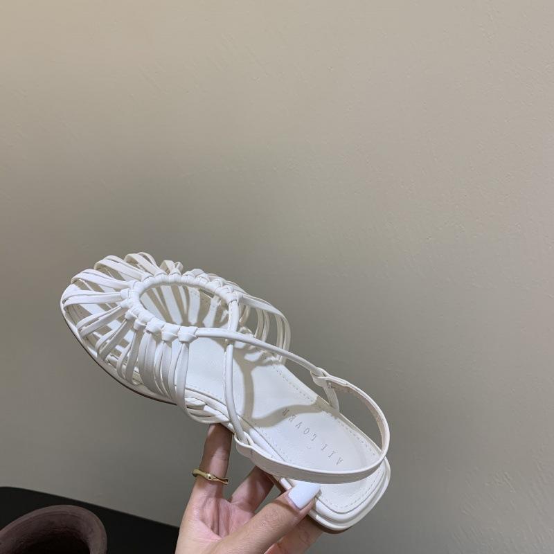 Woven hollow low-heeled bag head Roman sandals 2025 women's summer thick heel with retro brown flat bottom round head