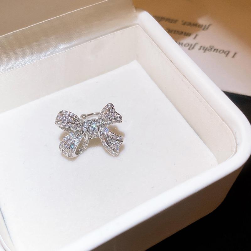 Cold Female Protagonist~ Zircon Bow Pearl Ear Clips for Women Without Ear Piercings, Exquisite Cold Ear Bone Clips, Light Luxury Earrings.