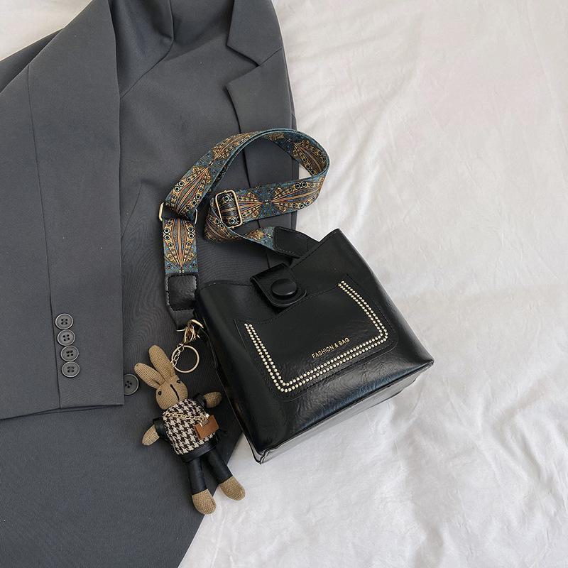 

Женская винтажная корейская сумка-мессенджер в форме ведра с широким ремнем