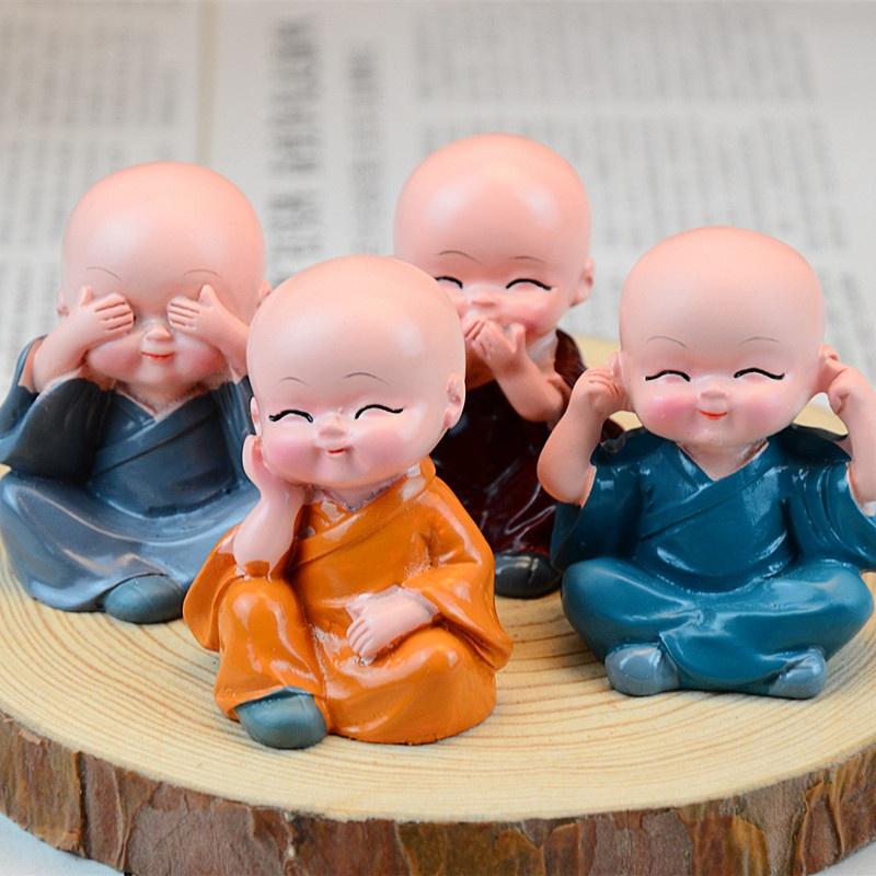 4 Stück Neue Harz-Handwerkskunst Geschenk Schöne kleine Mönchsskulpturen Niedliche Mönche Buddha-Statuen Kreative Buddha-Puppen Tischauto-Dekoration