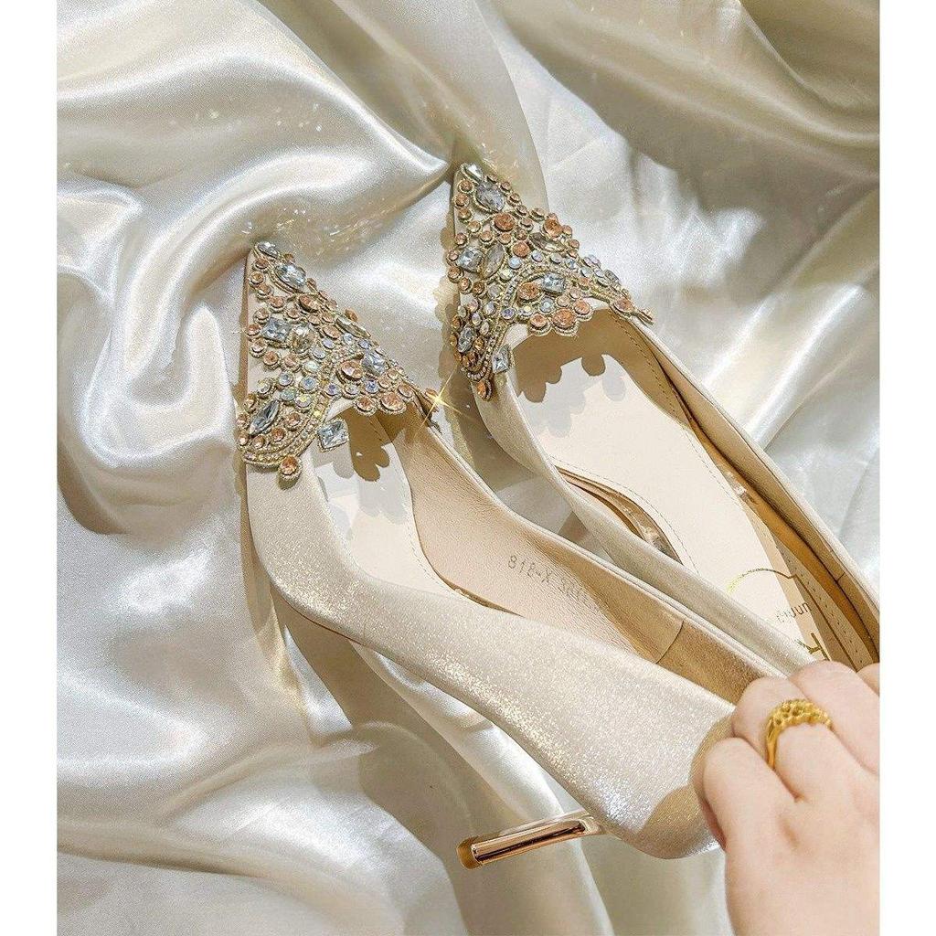 Leichte Satin-Hochzeitsschuhe 2025 neue Brautschuhe Haupt-Hochzeitskleid Show Heliang-Kleidung Verlobung High Heels Damen Stiletto