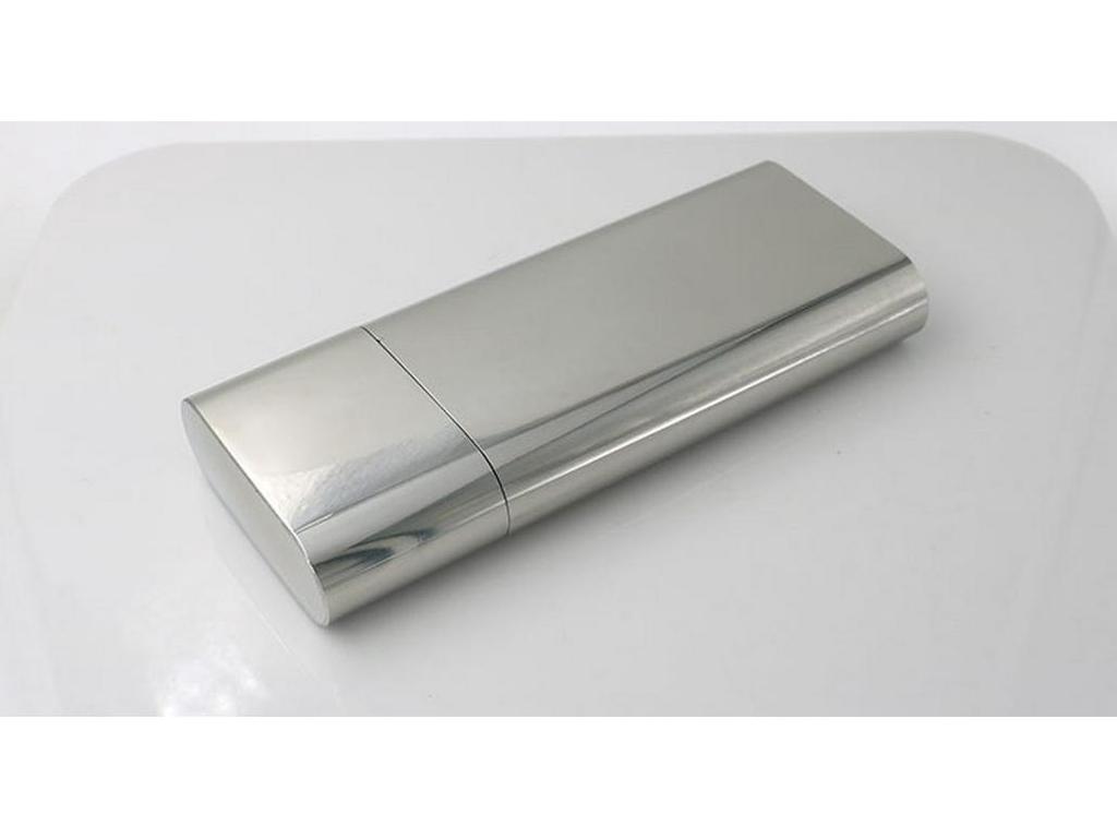 Kombinacja stalowego etui na cygara i piersiówki