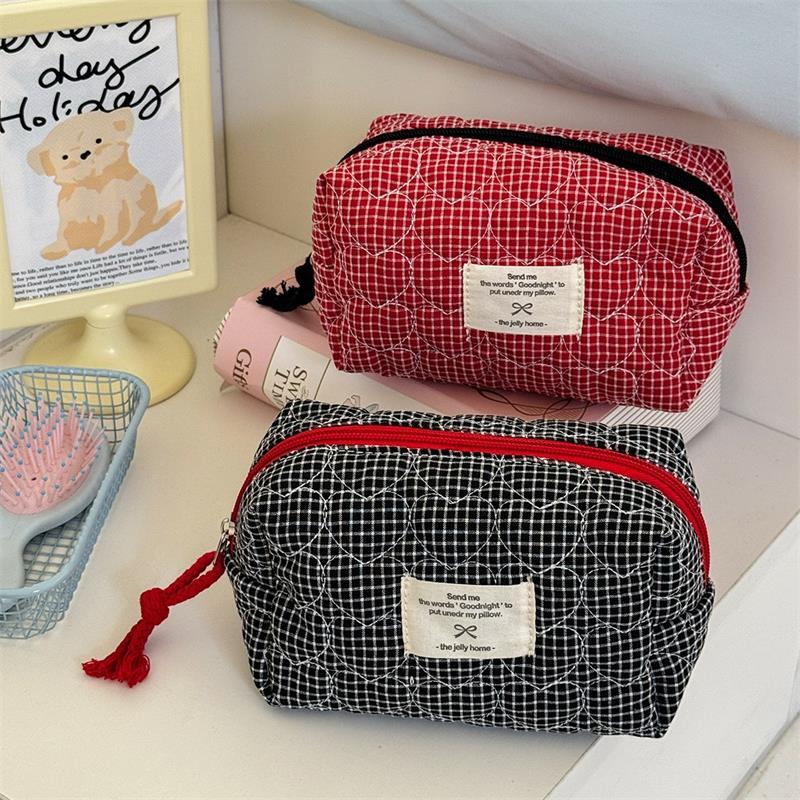 Quilted Love Lattice Handheld Cosmetic Bags Large Capacity Portable Travel Storage Bag Women Zipper Money Phone Bag Clutch Gifts