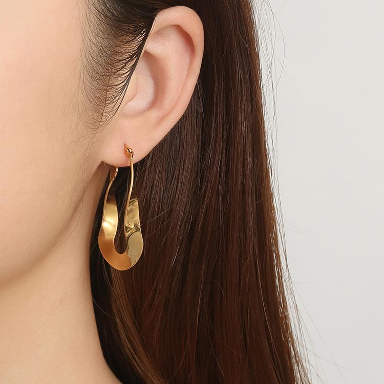 European and American Fashion Trends Electroplated 18K Stainless Steel Twisted Flat Irregular Earrings Light Luxury Simple Earrings