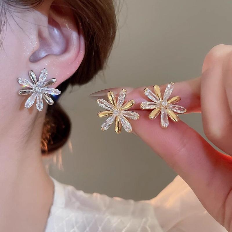2026 New Design Zircon Metal Interleaved Flower Earrings Women's Sweet Jewelry Daily Versatile Ear Jewelry Girls' Accessories