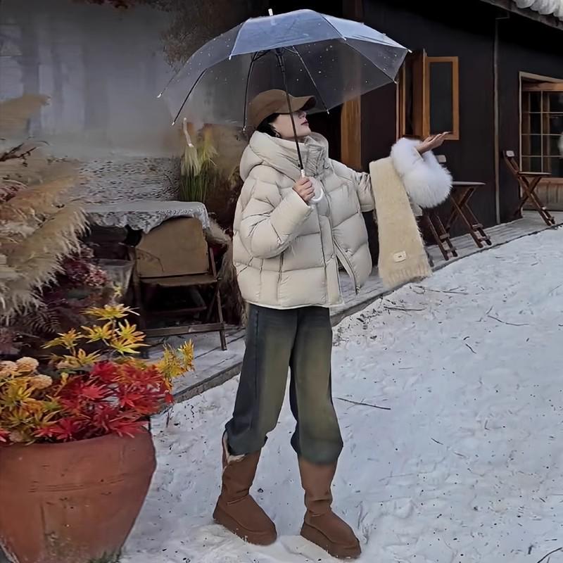 Women's 2025 New Style Short Winter Cotton-Padded Jacket: Stylish, Thickened, Petite Down Coat.