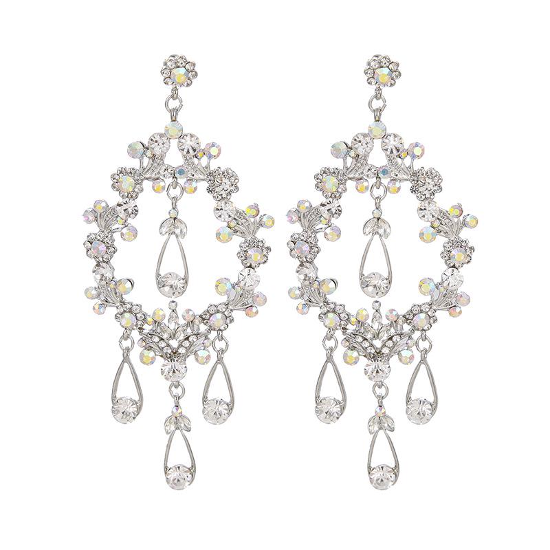 Utsökta ihåliga örhängen med blomdesign: Stilfulla bröllopsaccessoarer för kvinnor