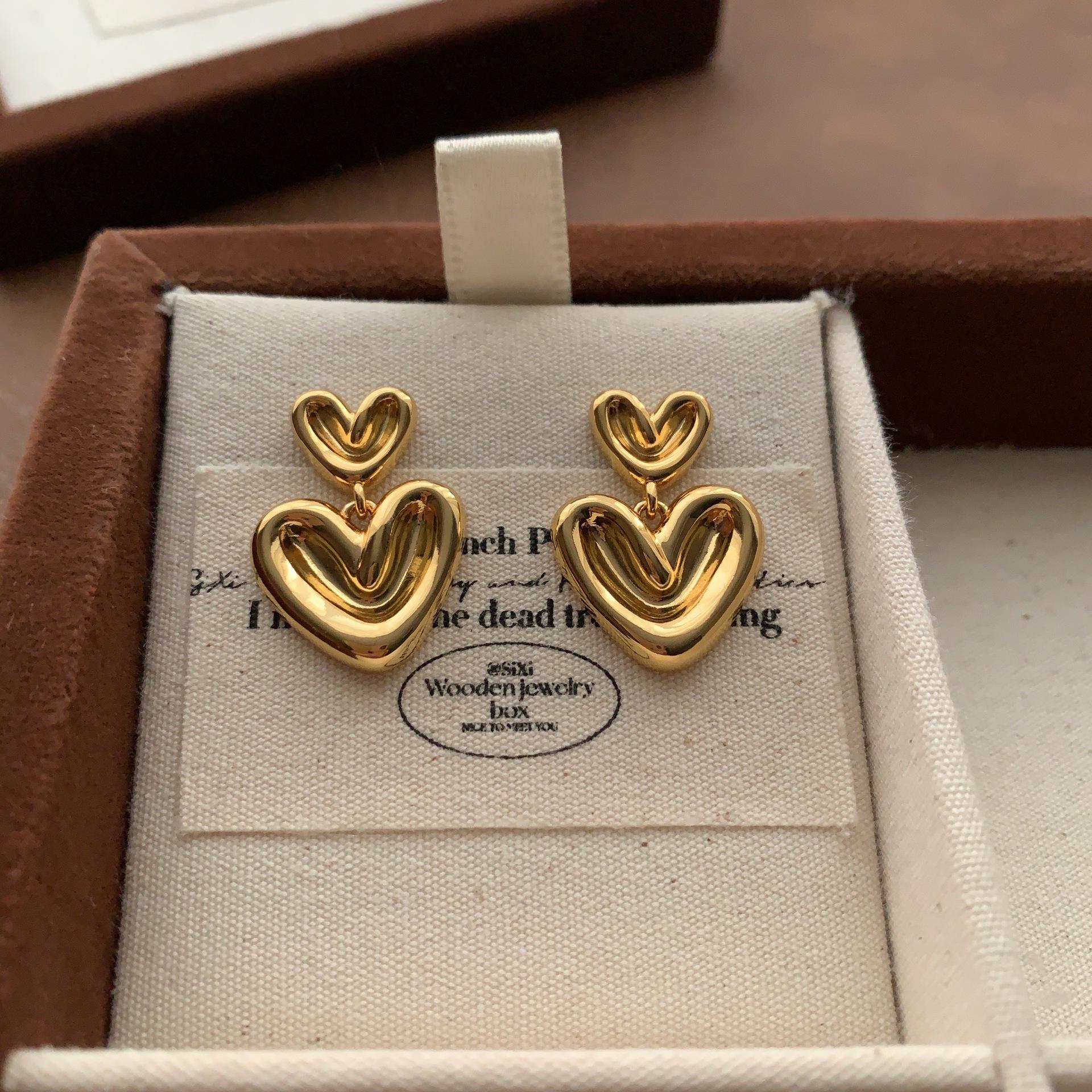 Simple Double Love-Shaped Earrings, Stud Earrings, Sweet, Cool, Retro, Fashionable, Exquisite Three-Dimensional, Advanced Texture, Commuting
