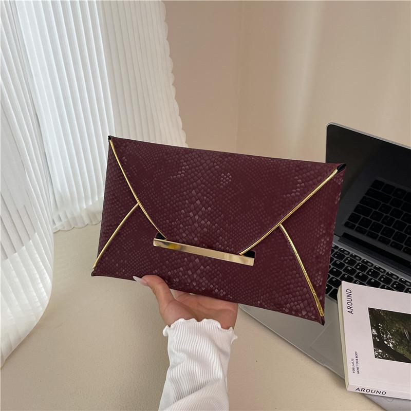 

Весенний новый тренд новый конверт вечерняя сумка глянцевая повседневная простая сумка-клатч модная женская сумка красный