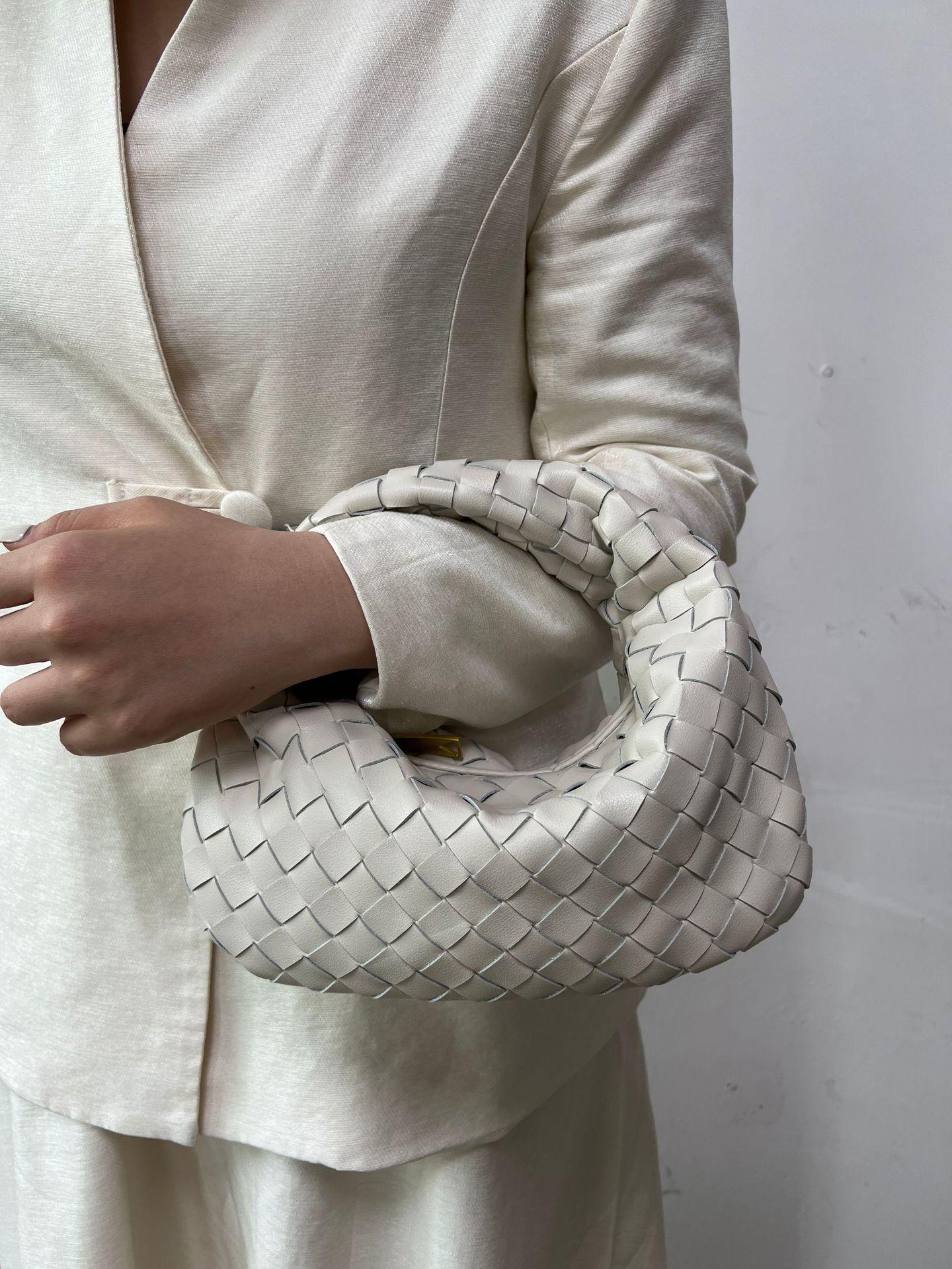 

Трендовая сумка-пельмень женская универсальная сумка через плечо темпераментная сумочка персонализированный круассан ручной работы 28*2*15 CM