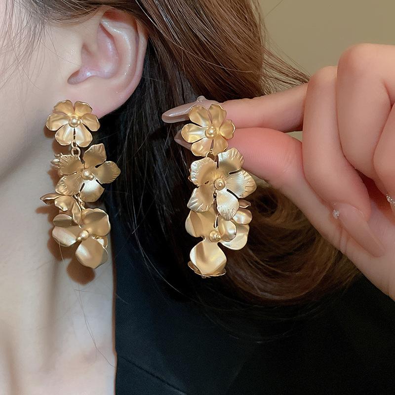 

Винтажные серьги-капли с цветком, масло, жемчуг, панк, преувеличенные, ретро, висячие, темпераментные, легкая роскошь, женские аксессуары